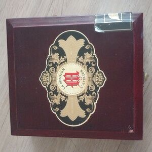 Empty used Cigars Box " La Mission / L'Atelier".